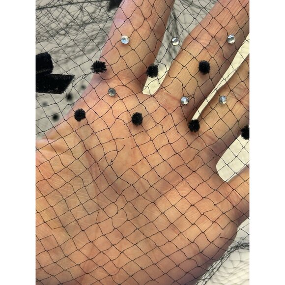 Ladies’ Hat Designed By Gertrude Menczer St Louis w/ Combs & Veil Net Navy Blue - Picture 11 of 12